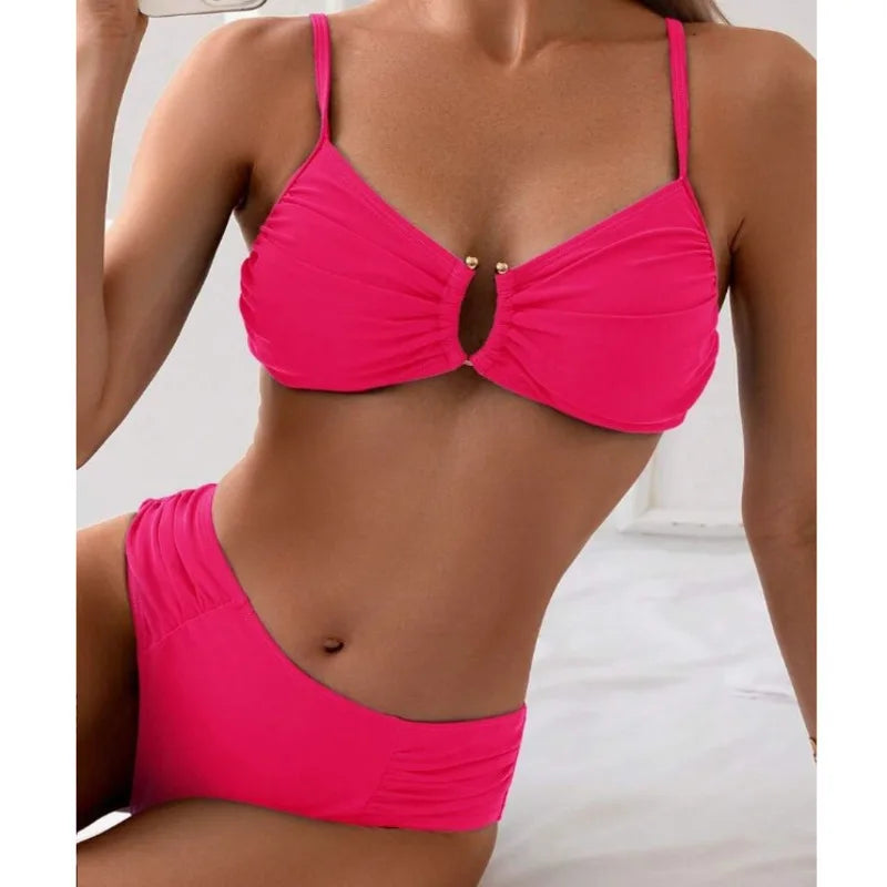 MaisonNox® | Bikini met Decoratieve Cut-Out en Elegante Ondersteuning voor Zomerse Dagen