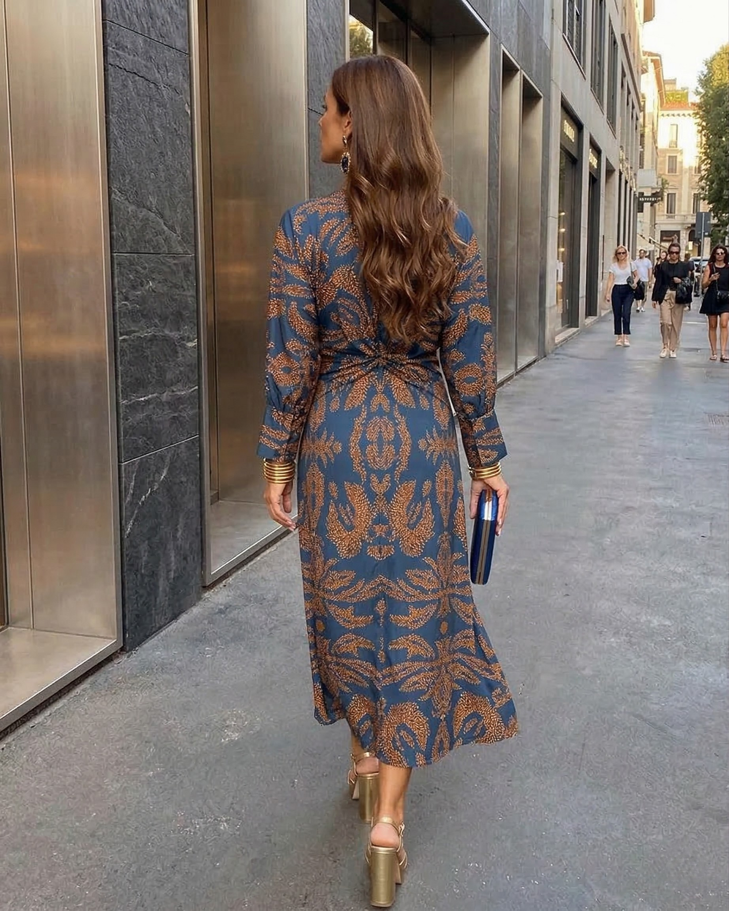 maisonnox® – Elegante midi-jurk met knoop in de taille en artistieke print