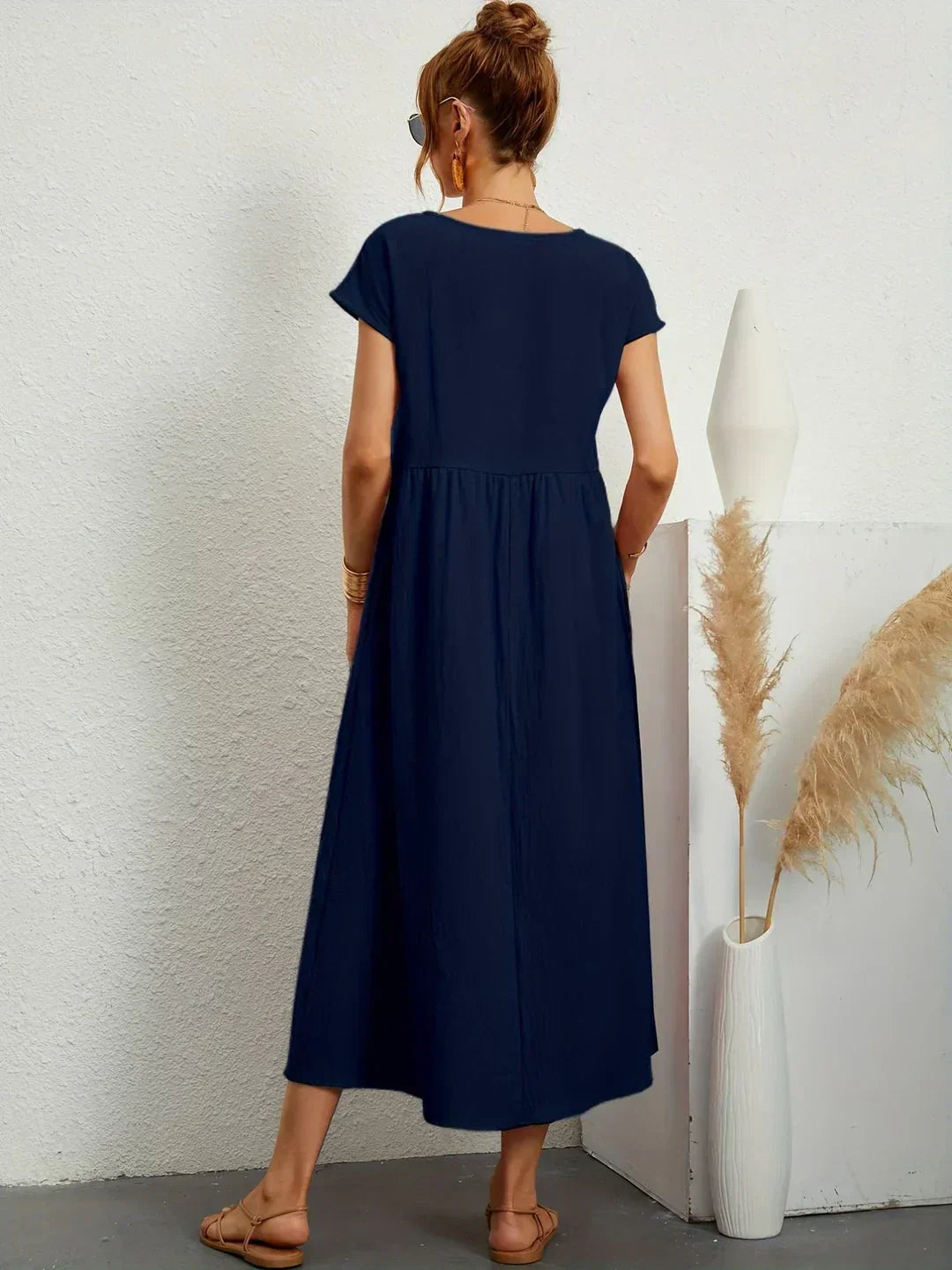 maisonnox® | Midi-jurk met vloeiende stof en tijdloze elegantie