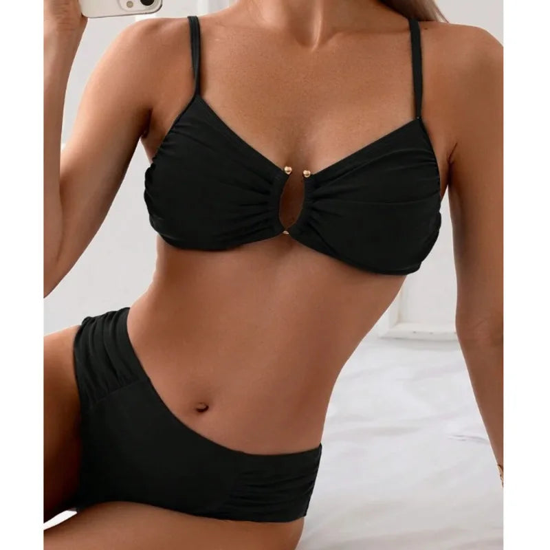 MaisonNox® | Bikini met Decoratieve Cut-Out en Elegante Ondersteuning voor Zomerse Dagen