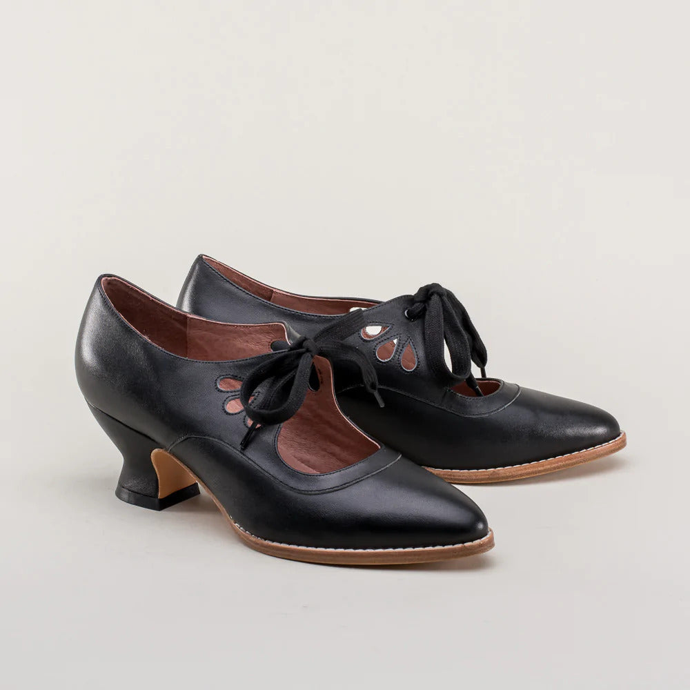MaisonNox®| Retro Hakken met Elegante Veters